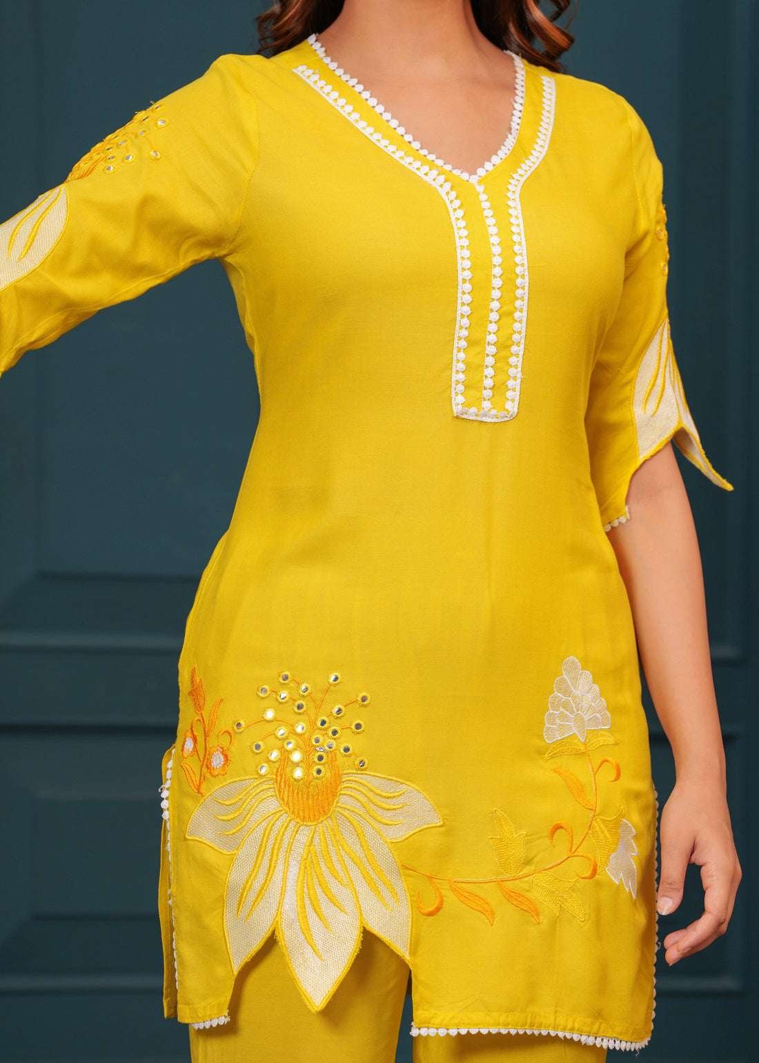 Women's Cotton Floral Printed Short Straight Kurti With Pant - Image 3
